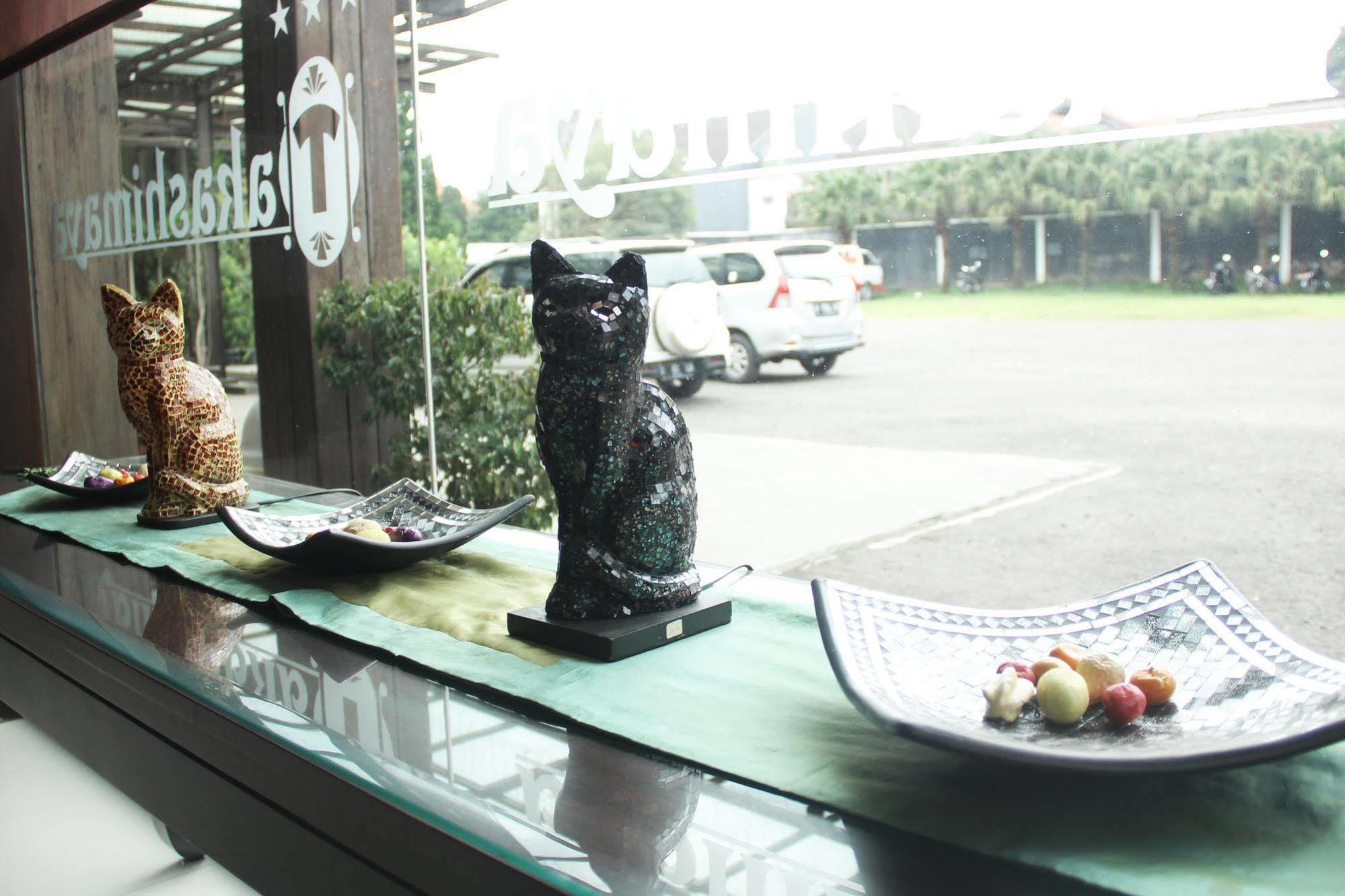 Zen Rooms Grand Hotel Lembang Exterior foto
